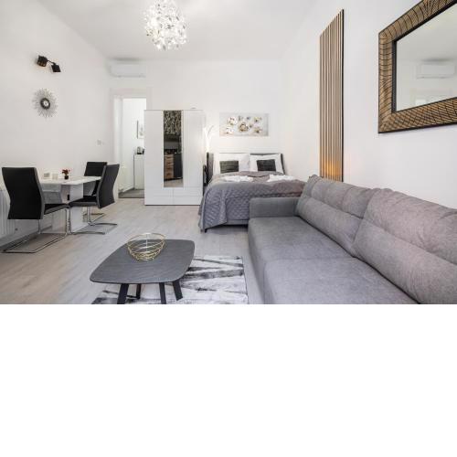 Peak Pointe Apartment