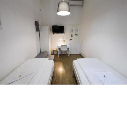 Pest-port apartment 4 rooms for 16 person