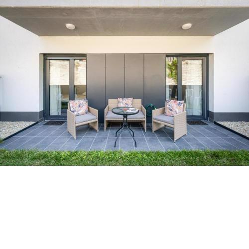 Peter Apartment with terrace