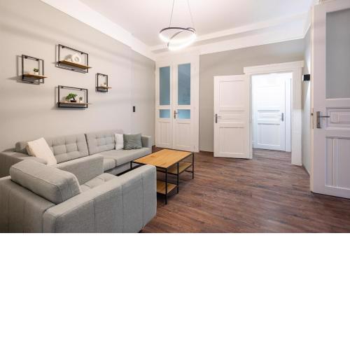 Premium 4 Bedroom Apartment on Maria St