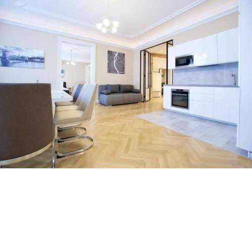 Premium Apartment by Hi5 - Ferenciek tere - 3 BDR