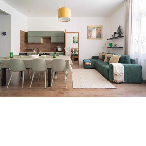 Premium Central Apartment with 4 Bedrooms 3 Bathrooms