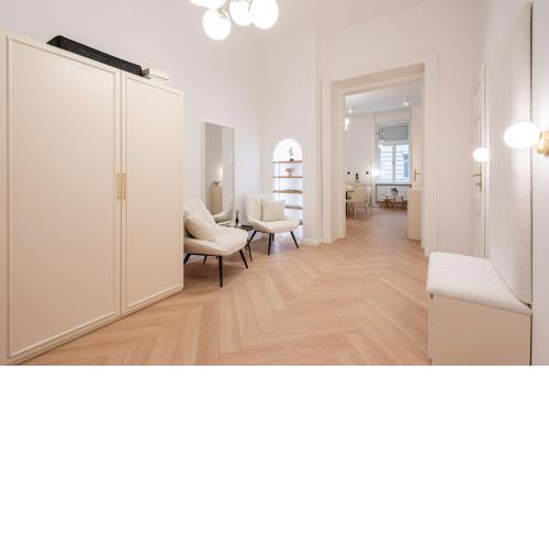Prestige Elegant 3-BDR Apartment
