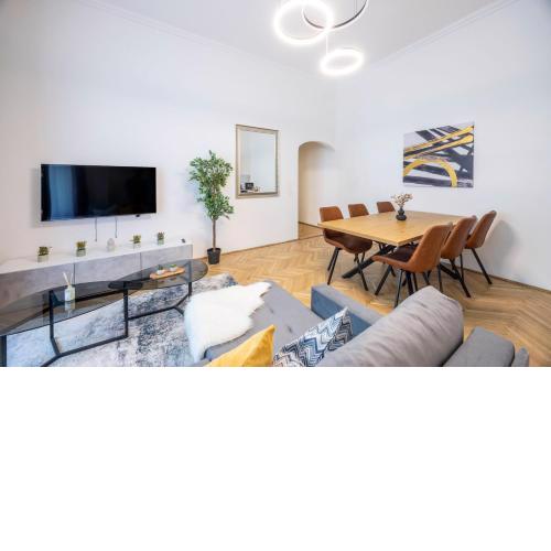 Prime Location & Cozy Central 3BEDRM Apartment