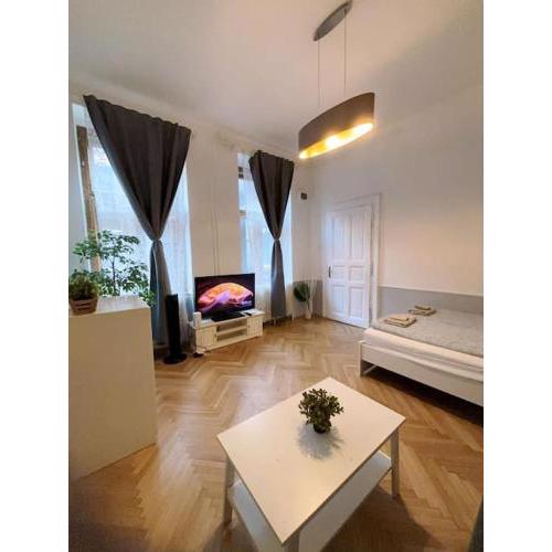 Quiet cabin in city center