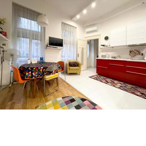 Rainbow Pearl Apartment at St Stephen' s Basilica