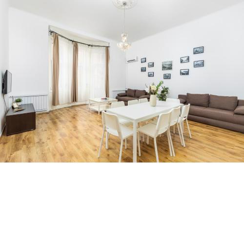 Real Apartments Lovag