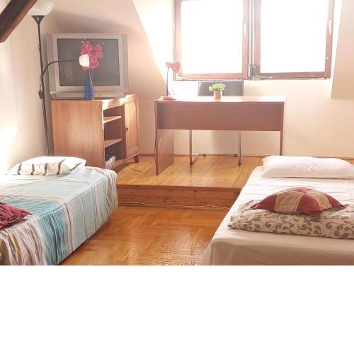 Room in Budapest - Parliament View Hideaway - Near Buda Castle and Margaret Island
