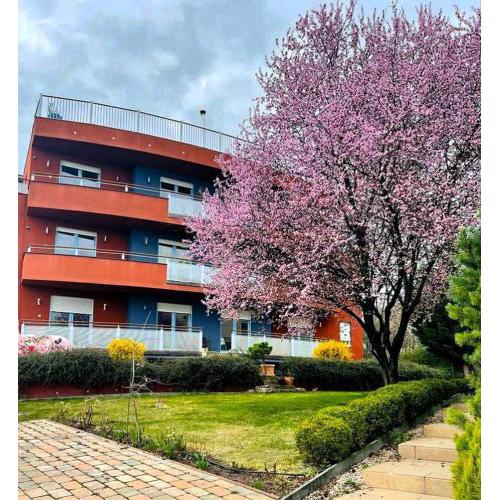 RoseHill Garden Villa with a Great City View