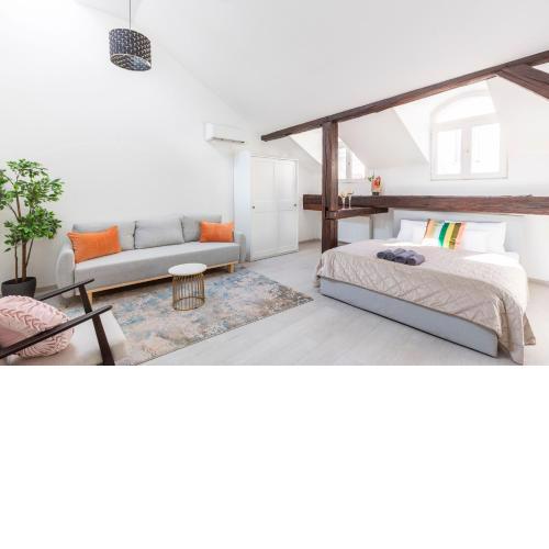 Rustic Central Studios by LH