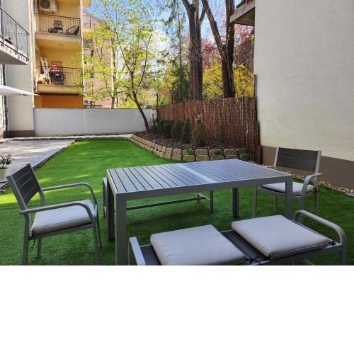 S18 "Garden in the City" Apartment