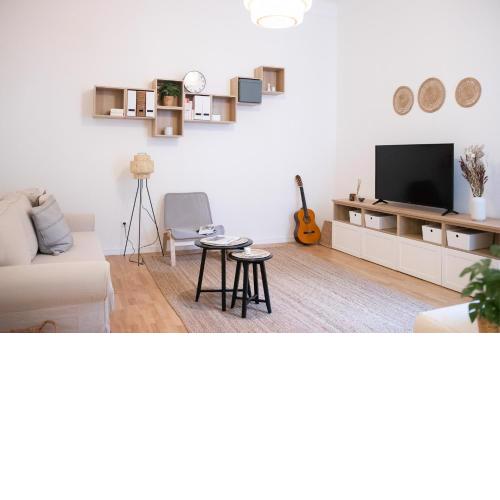 Scandi Custom 2-BDR Apartment