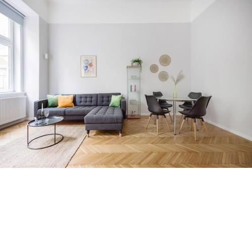 Serene and spacious apartment in the centre