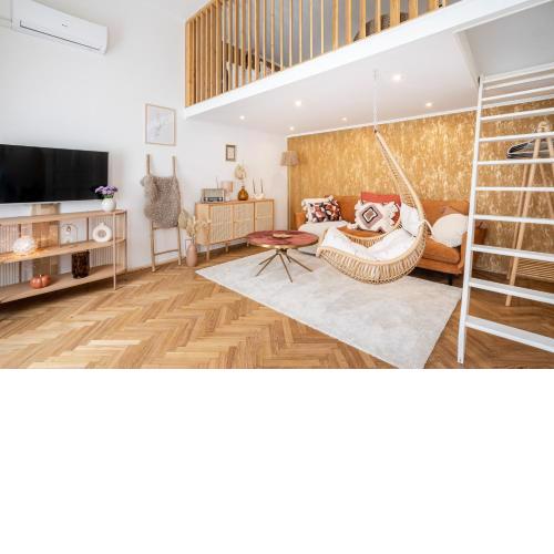 Solar System Apartment with gallery