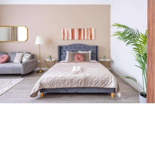 Spacious Vintage Apartment for 12PPL