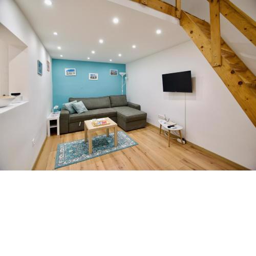 Standard Apartment by Hi5- Hunyadi Square Studio