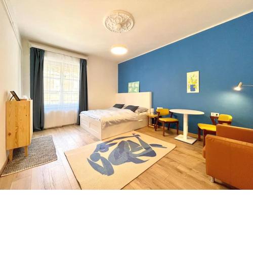 Stray Birds Fashion Apartment with 2PPL/WIFI/AC