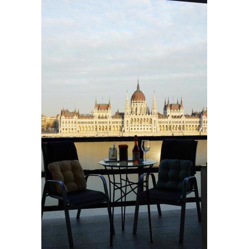 Stunning balcony Parliament view