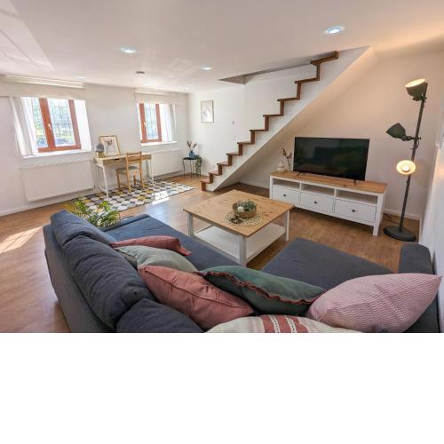 Stylish 2-Bedroom Apartment in Central Budapest