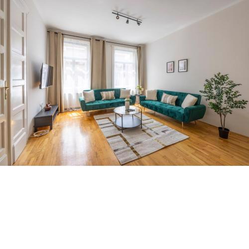 Stylish & Cozy City Center Apartment by Prestige Homes