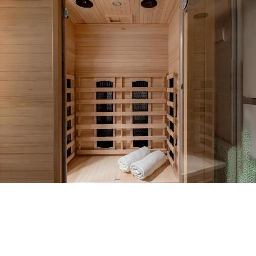 Stylish Natural Apartment with SAUNA - Heroes Square