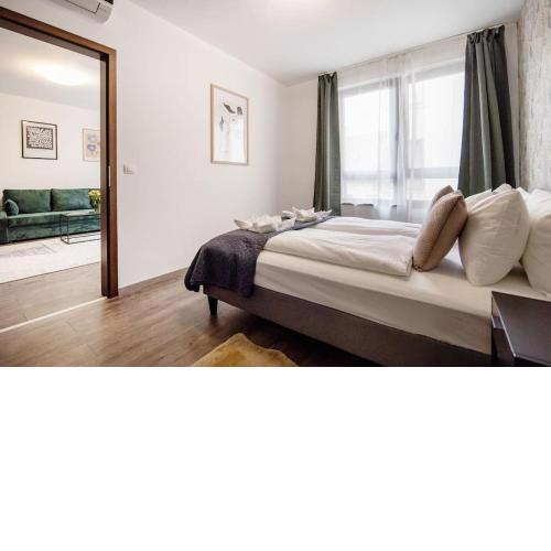 Stylish Suite with Balcony in Central Budapest
