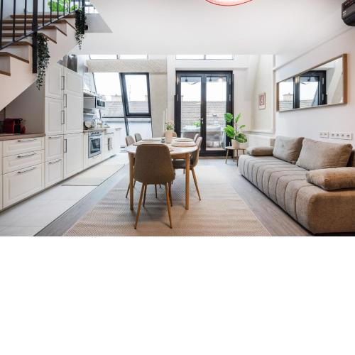 Summit Stay - Penthouse with Parking for Two