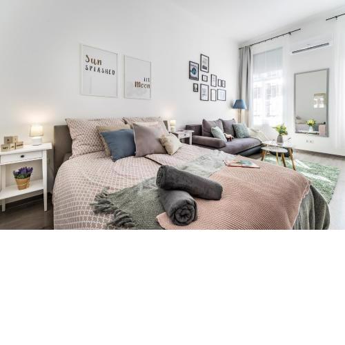 Sun-splashed Retreat in the Heart of a Vibrant Quarter