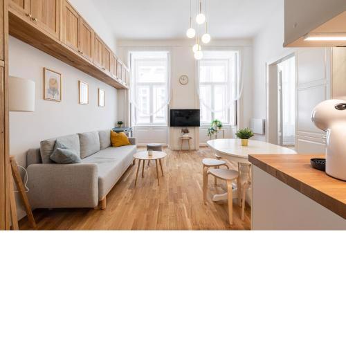 Sunset Treasure 3-BDR Apartment