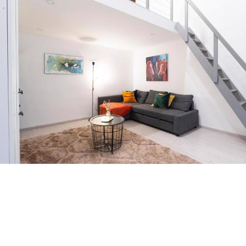 Teljes loftlakas, Budapest
