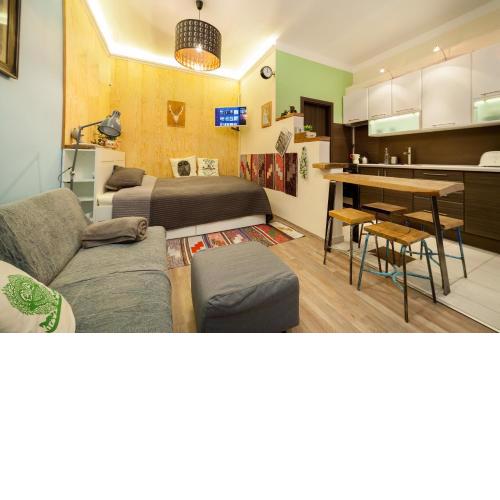 The Center Vintage & Hancrafted