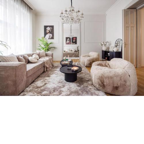 Timeless Elegant Apartment by Opera House