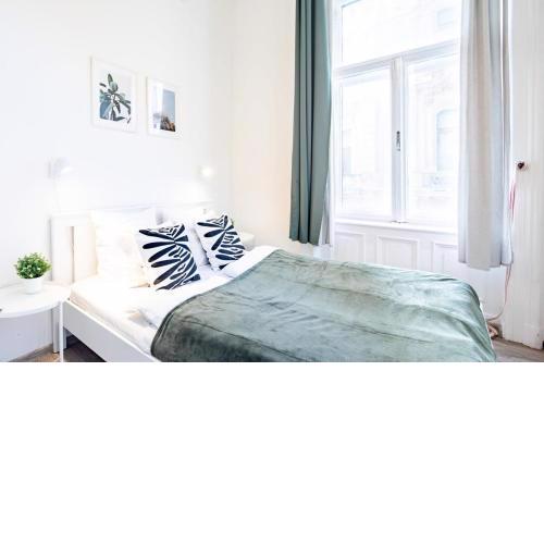 Ultra Central Friendly Studio