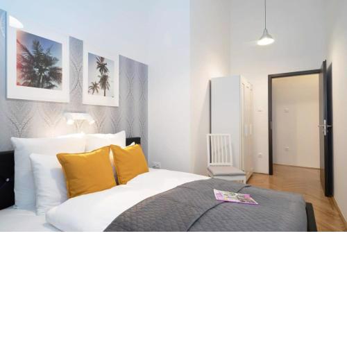 Ultra central large stylish apartment