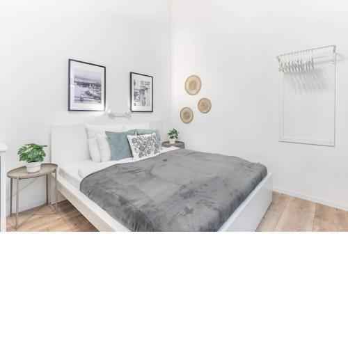 Ultra central modern home for 3 guests
