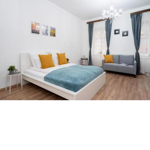 Vaci street Centre Modern APT With 3BRS AC