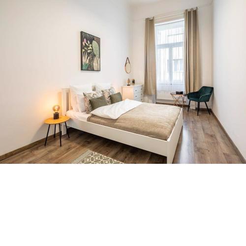 Very Central Large Home with Air Conditioning