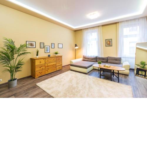 Vibrant and spacious downtown Budapest flat