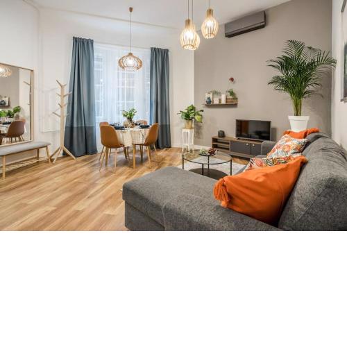 Vibrant arty home in central Budapest