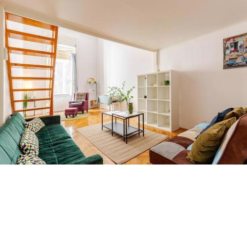 Vibrant center apartment