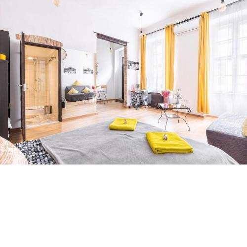 Vintage Style Cozy Downtown Apartment.
