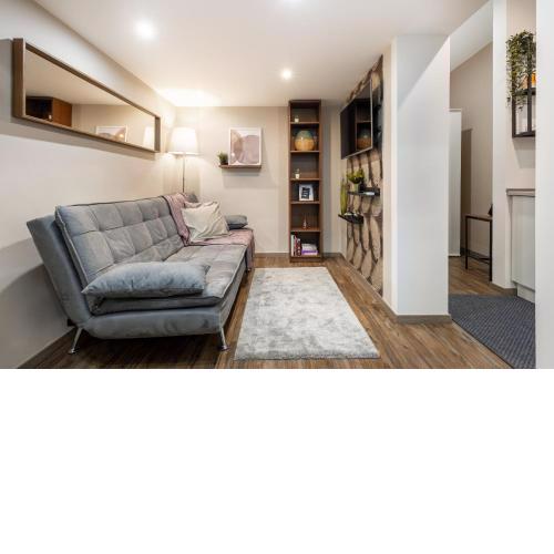 W11 A Weiner Apartment