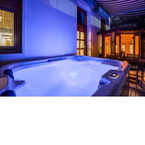 Wellness Wonderland: Garden, Sauna, Jacuzzi in CBD
