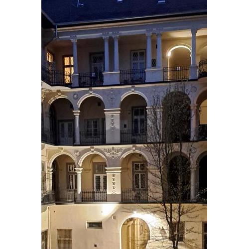 Your Gorgeous and Spacious Dream Home FREE Parking