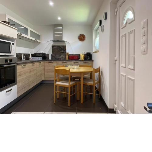 Zsuzsa House apartment